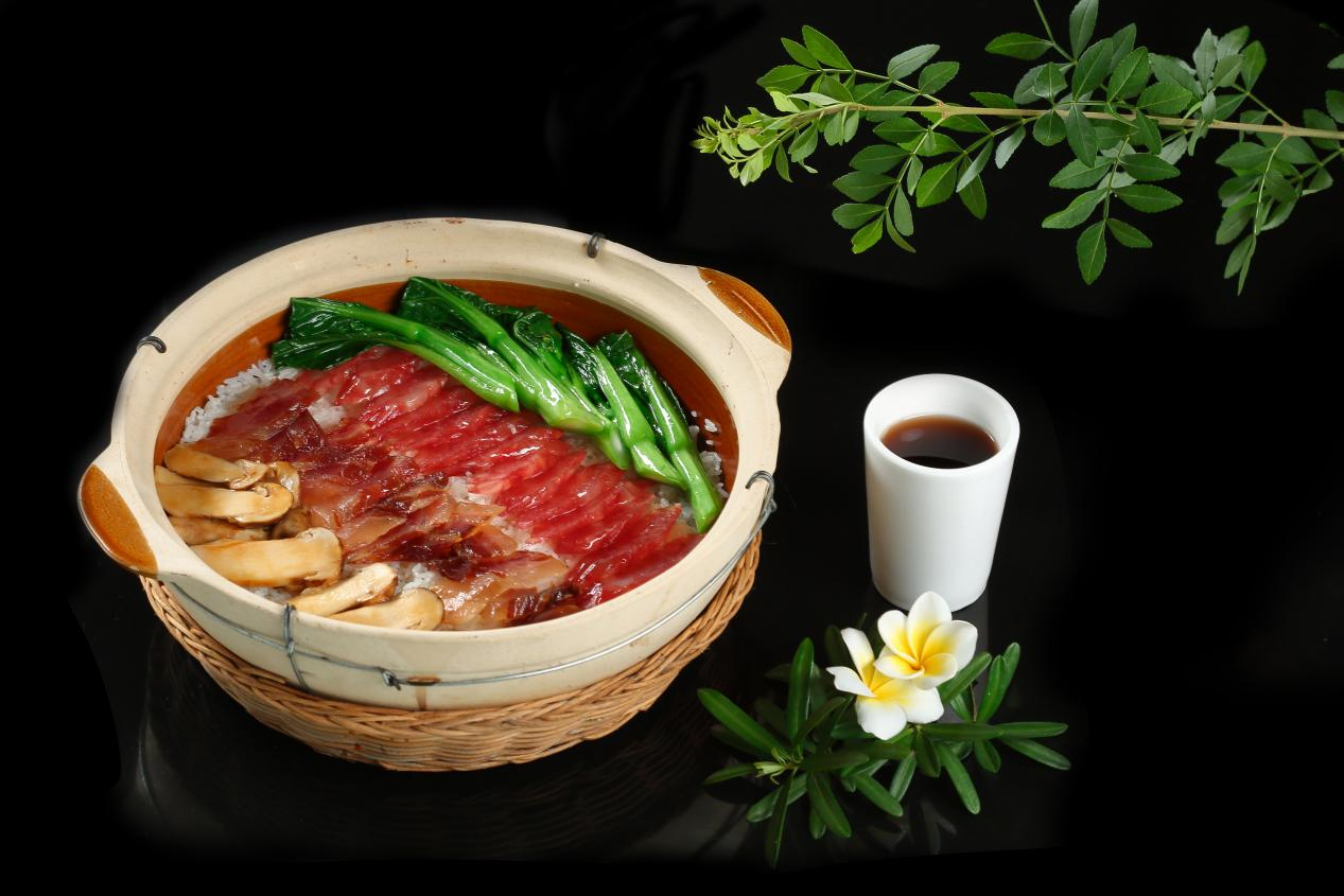 腊味煲仔饭（荣业腊味公司供图）.png