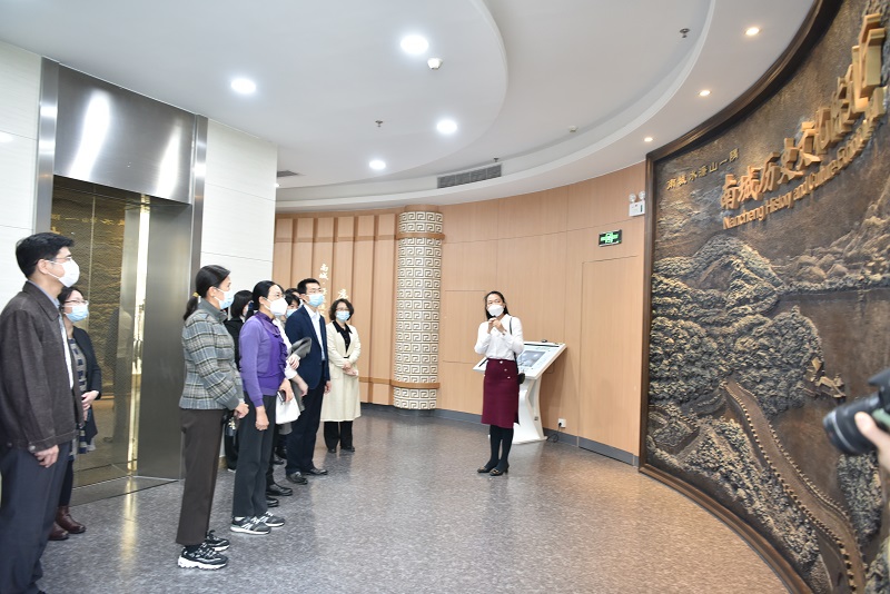 图3：2月17日下午，中山市地方志办调研组一行参观东莞市南城方志馆（图源：东莞市地方志办）.jpg