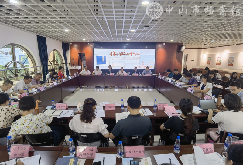 图6：座谈会现场（摄影：蓝子键）副本.jpg