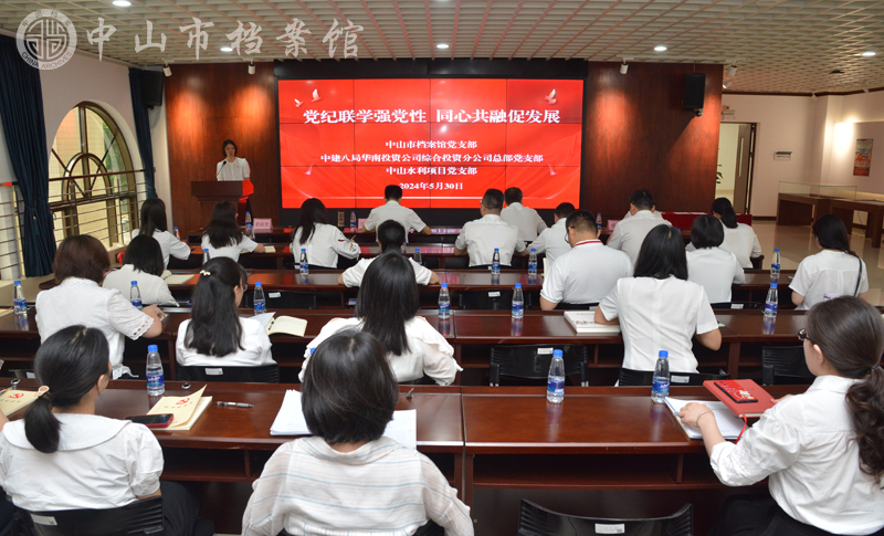 图1：活动现场（摄影：蓝子键）副本.jpg