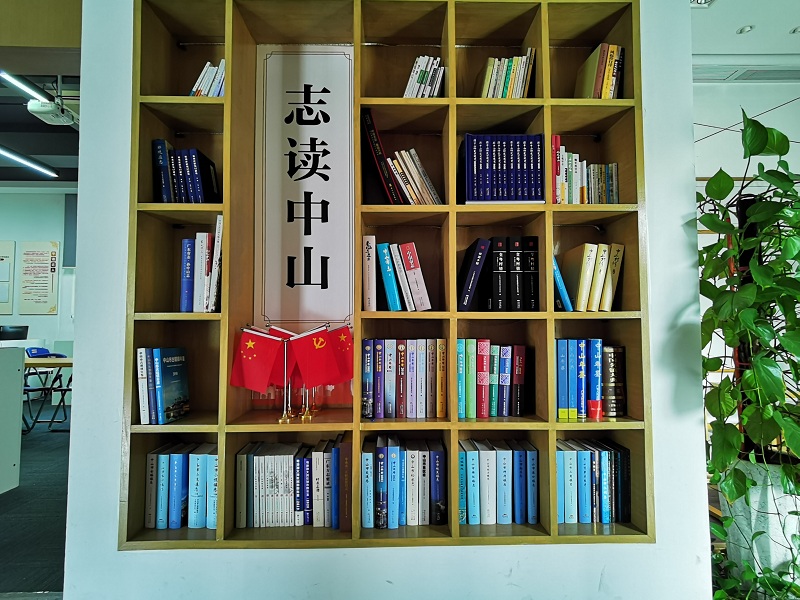 图5：中山市幸福书院方志驿站内设有“志读中山”藏书角（中山市幸福书院方志驿站供图）.jpg