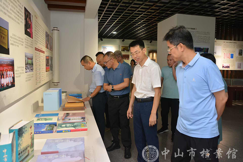 图2-2：惠州市地方志办一行参观中山市地方志事业发展成果展（摄影：蓝子键）副本.jpg