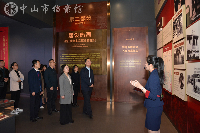 图2：参观“永葆初心 永担使命——中国共产党珠海历史展览”（摄影：蓝子键）副本.jpg