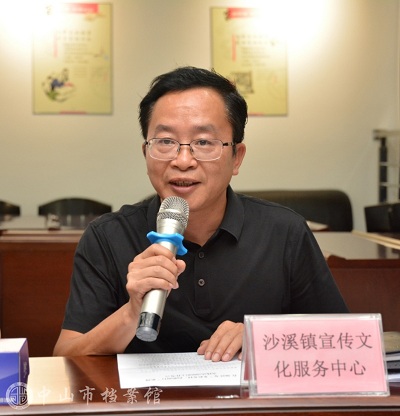 图2-1：座谈会上，各参会代表围绕活动开展积极献策交流（摄影：蓝子键） 副本.jpg