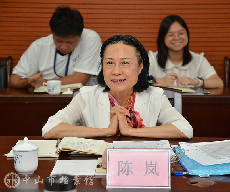 图2：陈岚同志进行分享（摄影：蓝子键）副本.jpg