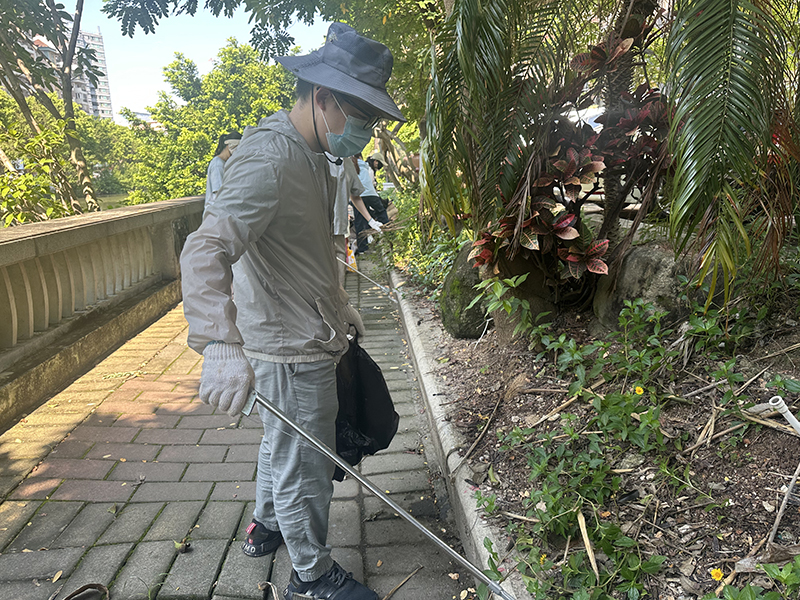 1753756831332444.jpg 清理河涌积存垃圾杂物5.jpg