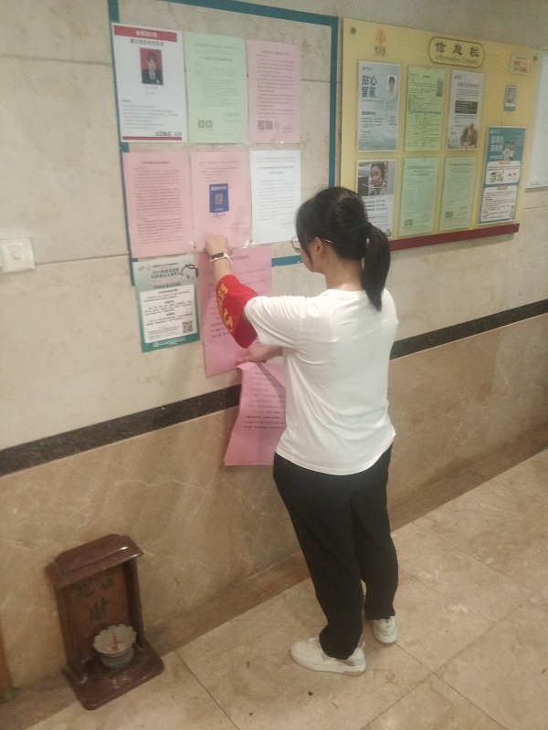 1753758604689297.jpg 入户宣传、清理积水和喷洒药物5.jpg