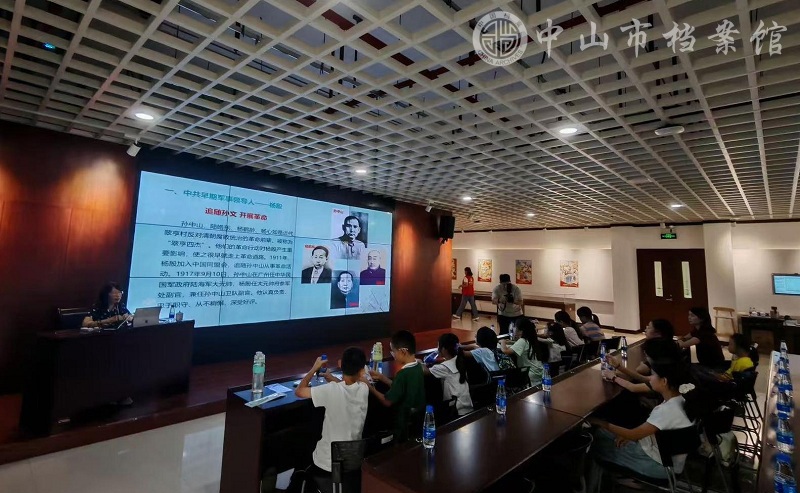 1754042365193191.jpg 图7:《踏先辈足迹 续红色征程》讲座现场(摄影:蓝子键).jpg