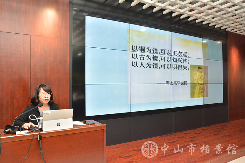 图3：高小兵老师主讲《敢为天下先—— 中山市改革开放历程拾影》讲座（摄影：蓝子键）副本.jpg