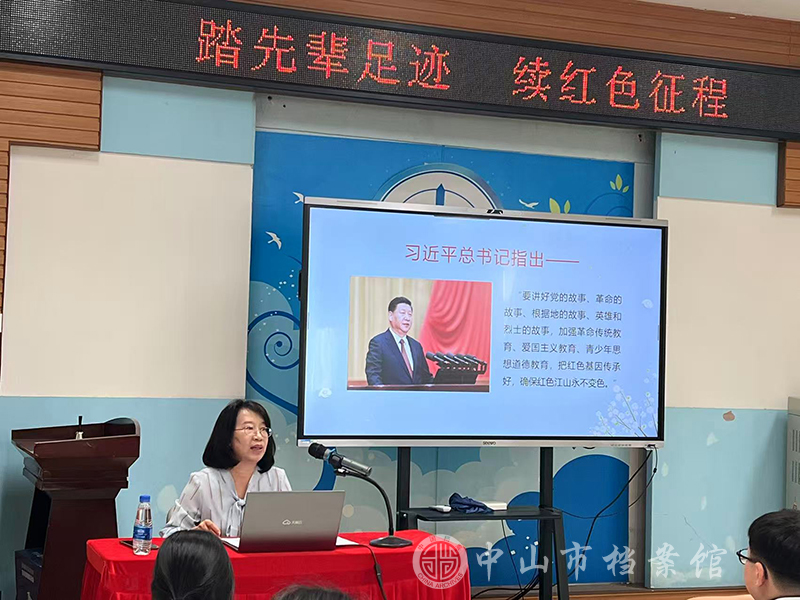 图1：高小兵主讲《踏先辈足迹 续写红色征程》讲座（摄影：韦禧桦）副本.jpg