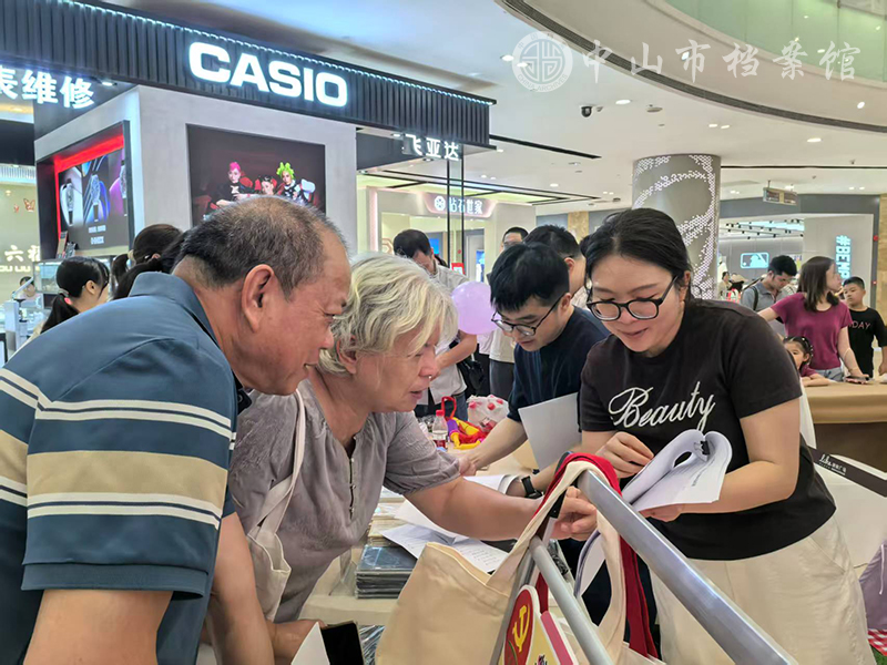 图3：活动吸引了许多市民家长和小朋友的参与（摄影：蓝子键）副本.jpg