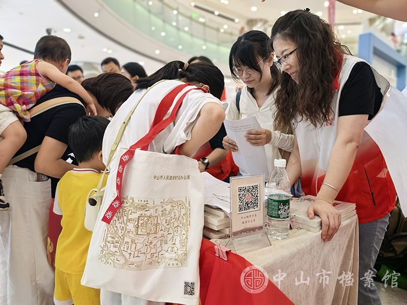 图4：活动吸引了许多市民家长和小朋友的参与（摄影：蓝子键）副本.jpg